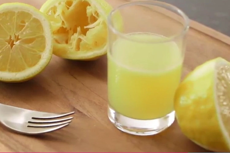 how-to-juice-a-lemon-without-a-juicer-750x500